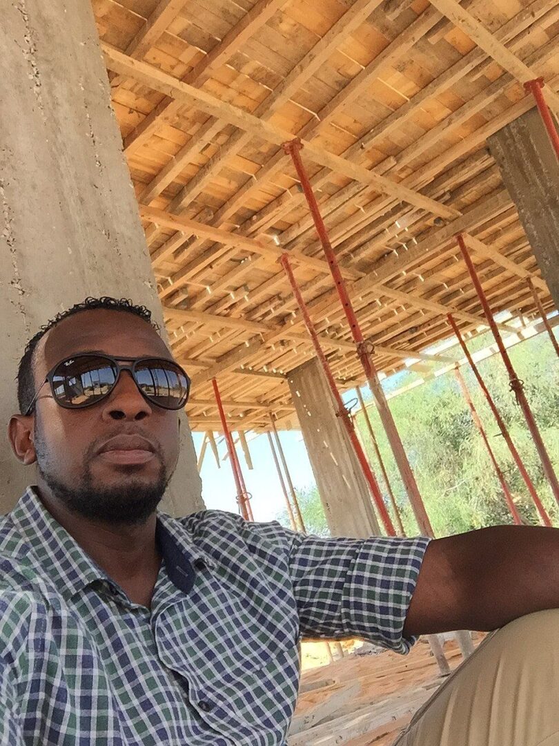 worker relaxing properly during an office break