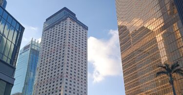 The facade of a central bank building representing interest rate decisions.